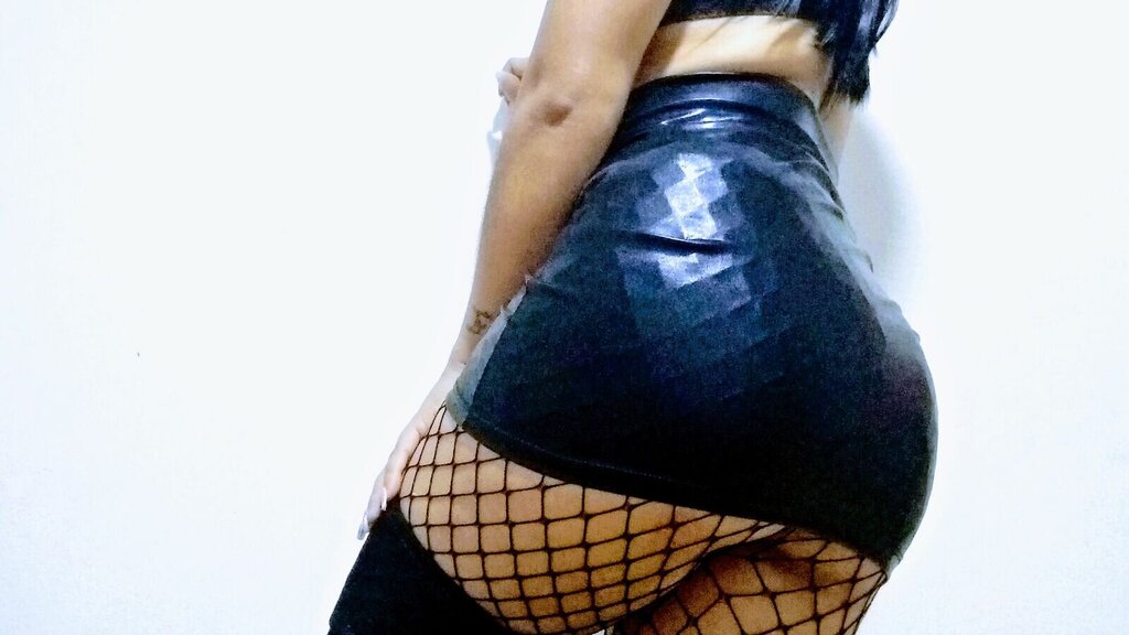 MiaHenao